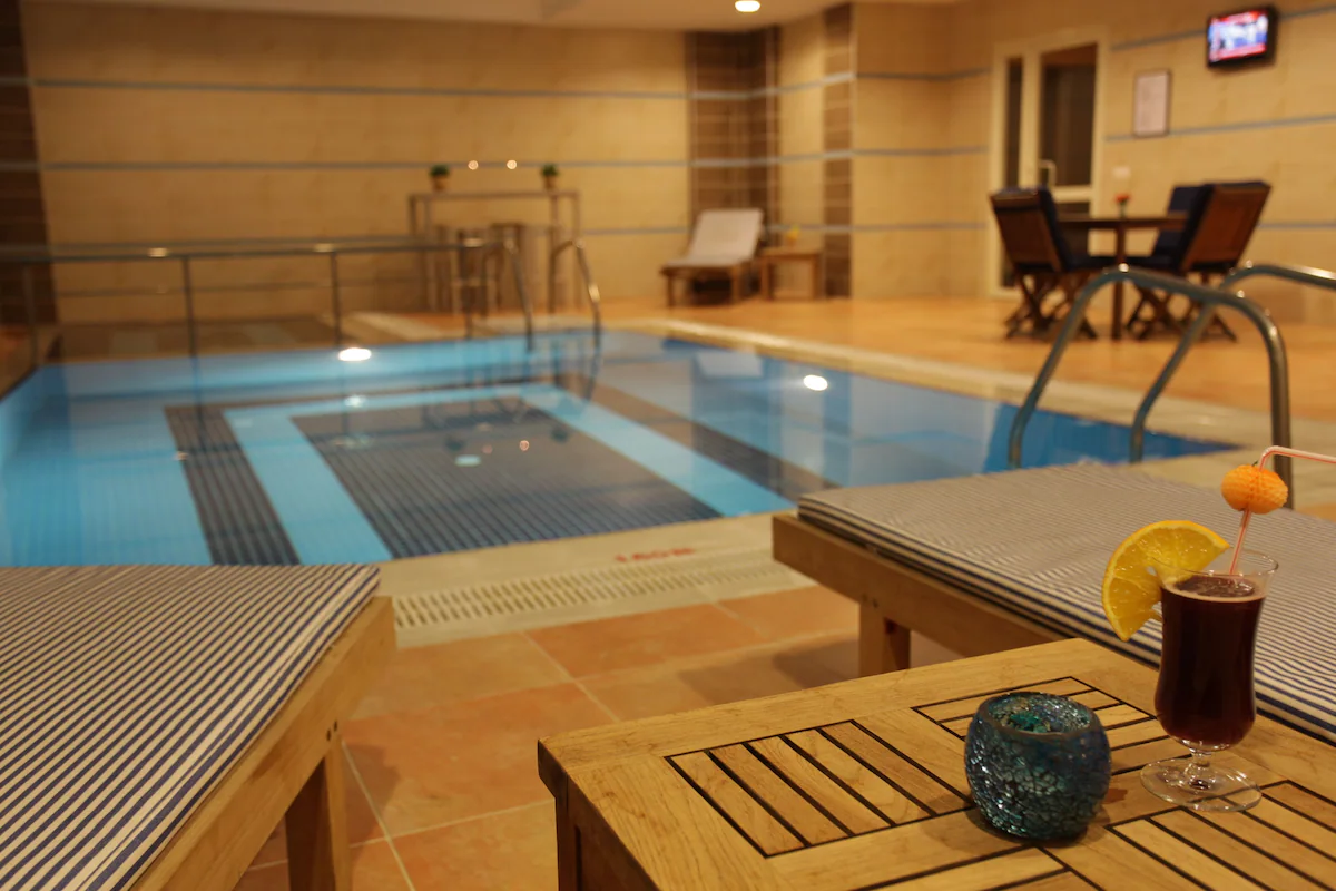 استخر هتل گلدن پارک استانبول